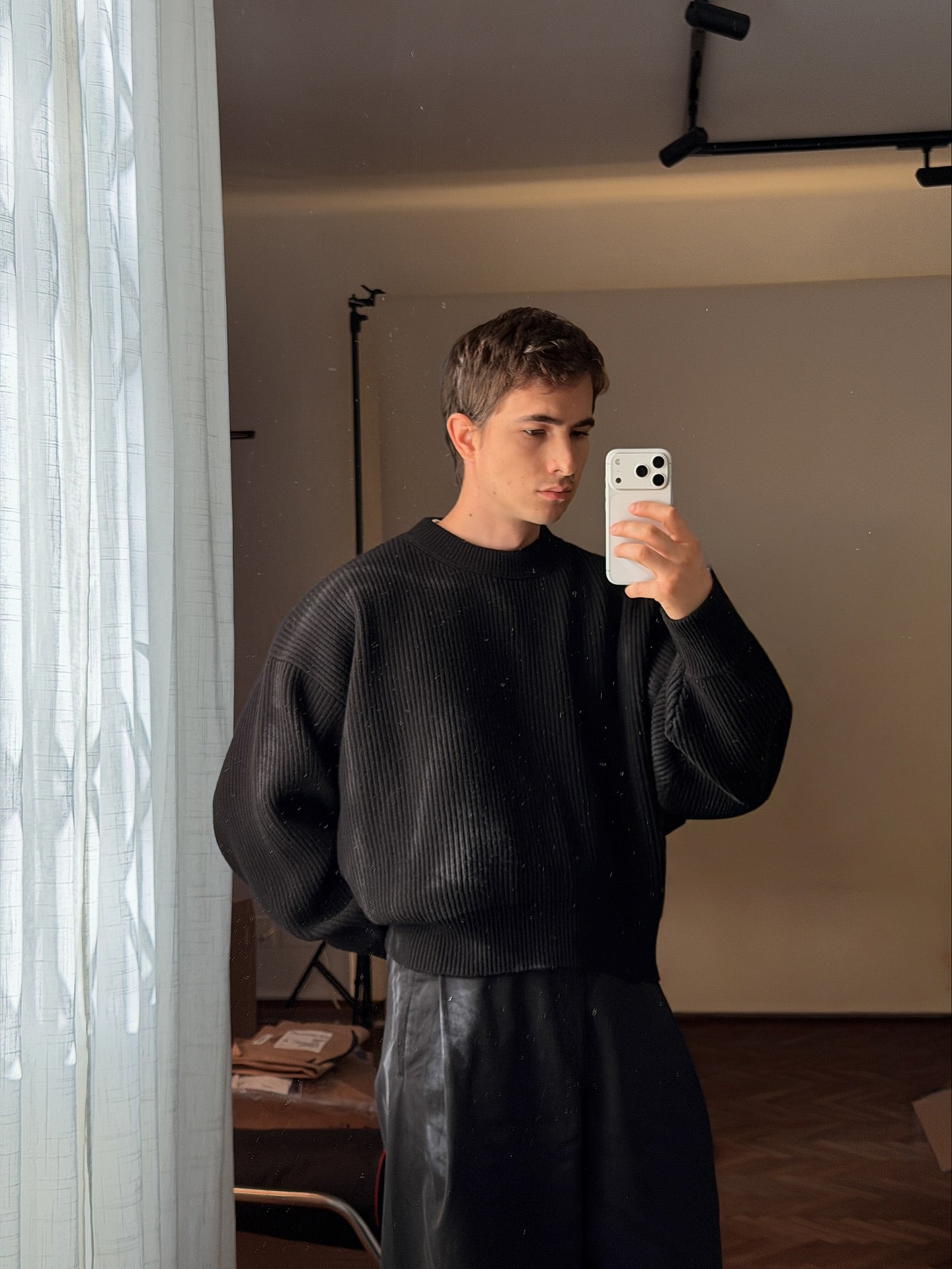 HEAVY RIBBED KNIT SWEATER